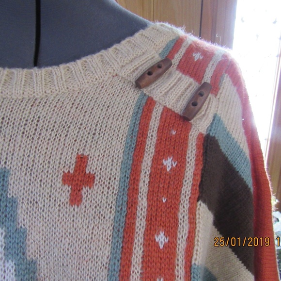 JB669. Beautiful Poncho - Picture 3 of 5